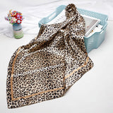 Foulard Leopard en Satin