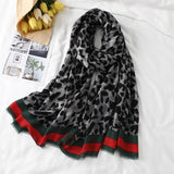 Foulard Leopard à Imprimé Noir Finition Vert Rouge | Leopard Plus