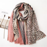 Foulard Leopard à Motif Rose