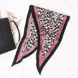 Foulard Leopard en Satin Petit Format Rose | Leopard Plus