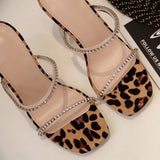Detail Sandales Leopard à Brides - Cristal & Talons Évasés Transparents | Leopard Plus