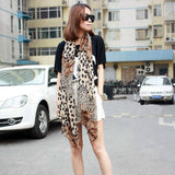 Femme avec Foulard Grand Format | Leopard Plus