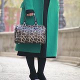Sac à Main Léopard - Zanzibar  femme avec manteau vert | Léopard Plus