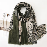 Foulard Leopard Chic