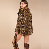 Manteau Léopard à Fourrure Ample Femme de Dos | Leopard Plus