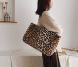 Sac à Main Leopard Cabas en Fausse Fourrure Porté | Leopard Plus
