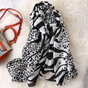 Foulard Leopard Léger Noir et Blanc | Leopard Plus