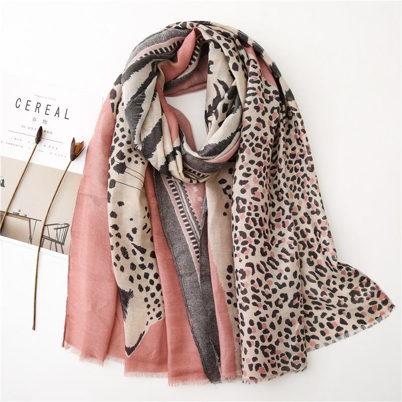 Motif Léopard Sur Fond Rose Plat Style Tendance | Vecteur Premium Motif Léopard Sur Fond Rose Plat Style Tendance | Vecteur Premium