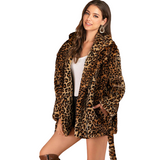 Manteau Léopard à Fourrure Ample Femme Souriante | Leopard Plus